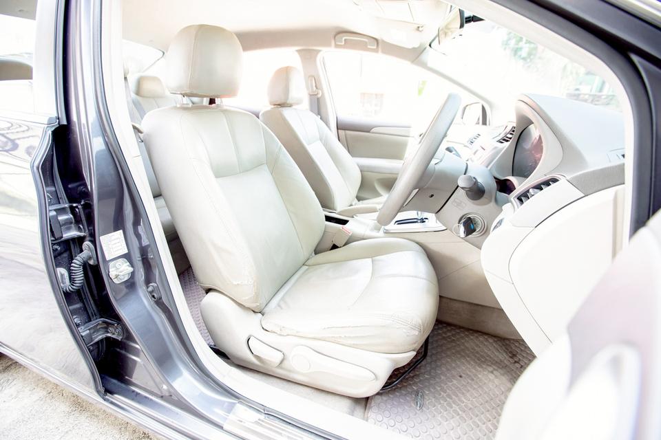 Nissan Sylphy 1.6S ปี 2013 เกียร์ออโต้ สีเทา มือเดียวป้ายแดง 13