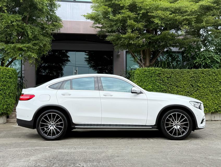 2020 BENZ GLC 250 COUPE AMG รถมือเดียวออกป้ายแดง รถวิ่งน้อย เข้าศูนย์ทุกระยะ รถไม่เคยมีอุบัติเหตุครับ