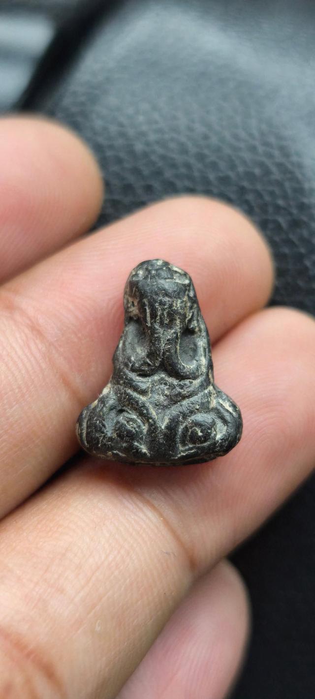 พระปิดตา นะหัวเข่า หลวงปู่เอี่ยม วัดหนัง