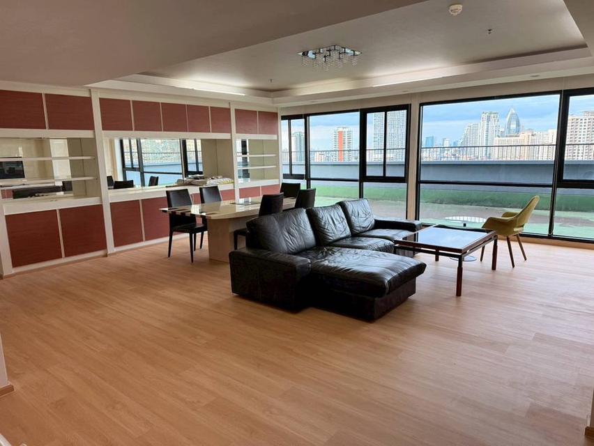 Noble Reflex Phaholyothin 19