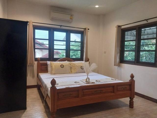 ให้เช่าบ้านโมเดิร์น2ชั้น 100ตรว. 5นอน3น้ำ เช่าลดเหลือ 26,000บ. เฟอร์ครบ เลี้ยงสัตว์ได้ แยกกองทราย บ้านจินดาวิลล่า ต.หนอง 8