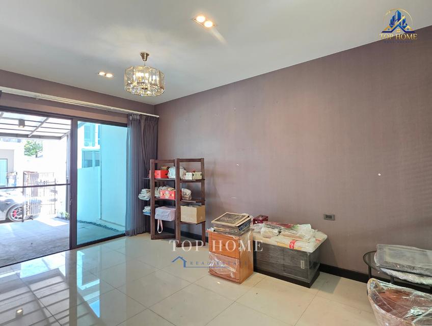 ขายด่วน  ทาวนฺโฮม 3 ชั้น  HI - END Style Modern หมู่บ้าน LANDMARK เอกมัย-รามอินทรา 9