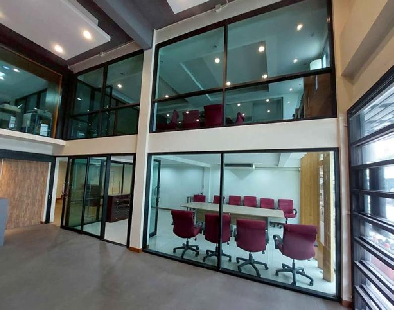 ให้เช่าอาคารพาณิชย์ / อาคารสำนักงาน 4.5 ชั้น / ทำเล พระราม 3 , ถนนจันทร์ หรือ เข้าทาง เจริญกรุง 107 ได้ / อาคารอยู่ในซอย เจริญราษฎร์ เข้าซอยไม่ลึก  6