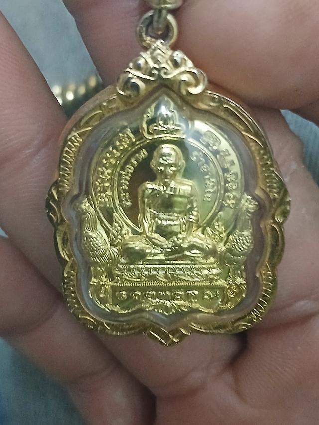 ...เหรียญแจกทาน รุ่นรวยทวีคูณสำหรับผู้มาช่วยงานวันคล้ายวันเกิดพระอาจารย์หน่อย 4 สิงหาคม 2563 วัดหัวคุ้ง ....ตอนนี้ยังไม่ได้มีให้เช่าบูชานะครับ.. รูปย่อยที่ 2