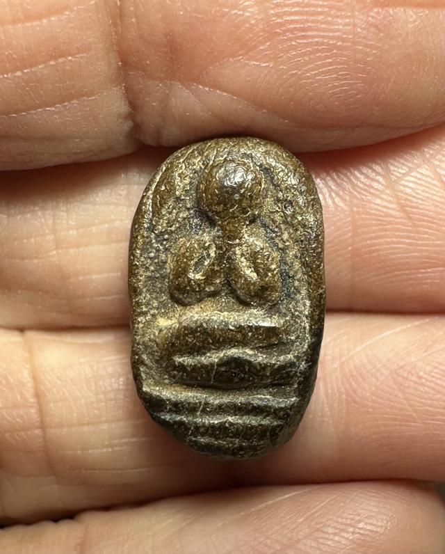 พระปิดตา เนื้อผงคลุกรัก ขนาดเล็กไม่ทราบที่