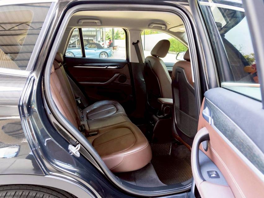 BMW X1 sDrive18d XLine ปีจด 2020 Sถบ้านเจ้าของเดียว สภาพสวย สีเดิม ไม่มีอุบัติเหตุ รูปที่ 9