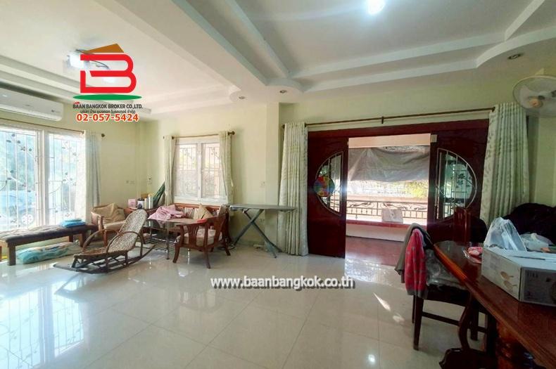 บ้านเดี่ยว ซอยเจ้าพระยา (ใกล้สถานีตำรวจประชาสำราญ) เนื้อที่ 50 ตรว. แขวงคลองสิบสอง เขตหนองจอก 3