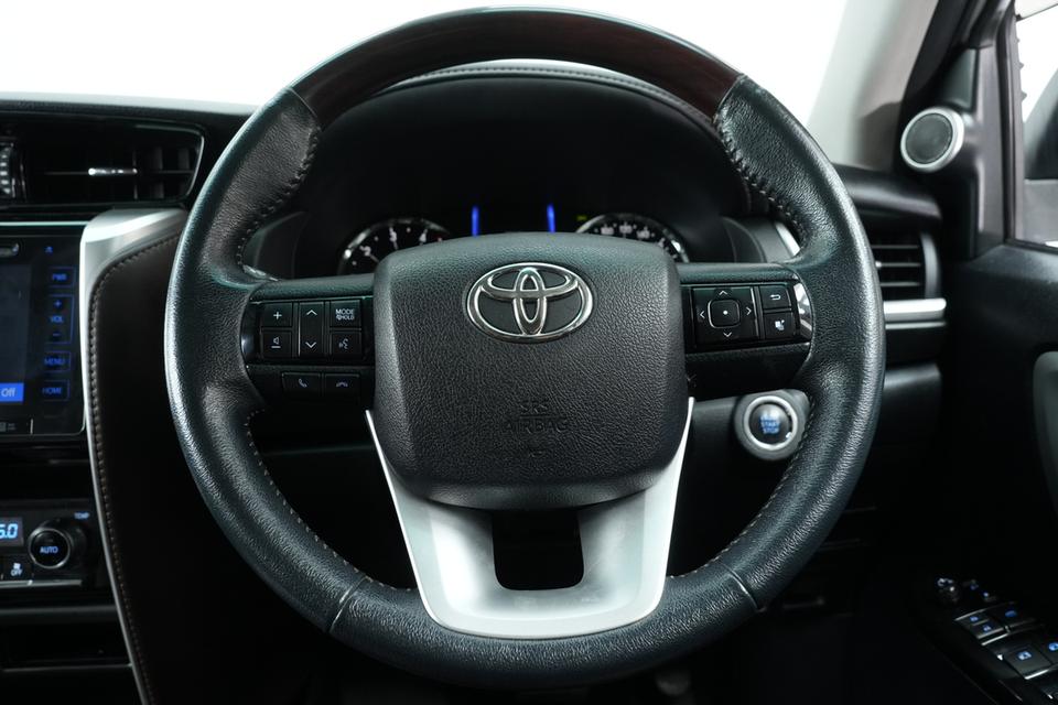 2017 TOYOTA FORTUNER 2.4 V 4WD SUV สีขาว ไมล์ 184315 กม. 6