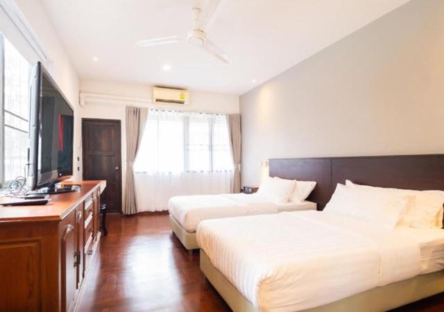 ตลาดประตูน้ำ 800 ม BTSราชปรารภ 900ม. อาคาร Hostel Airbnb 3.5ชั้น 5คูหา 15นอน 15น้ำ 80ตร.วา. 980 ตร.ม. ซ.เพชรบุรี 12-17 พ