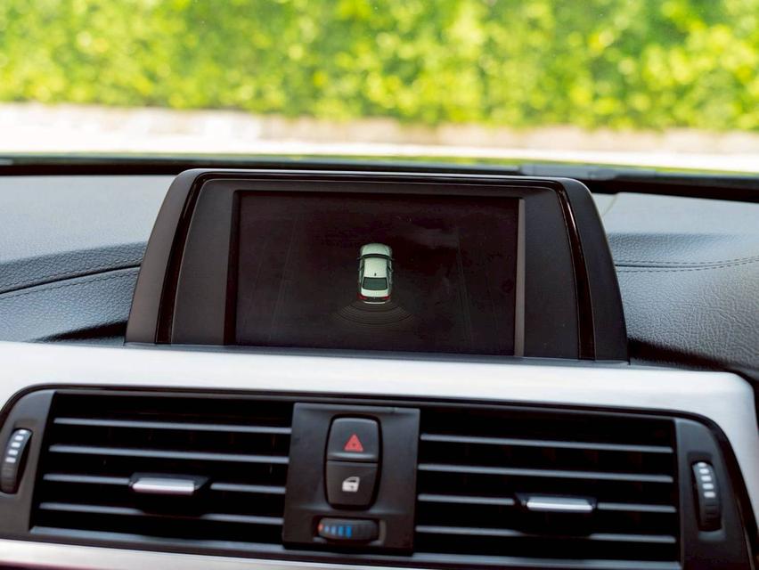 BMW 330e 2.0 Sport ปีจด 18 รูปที่ 14