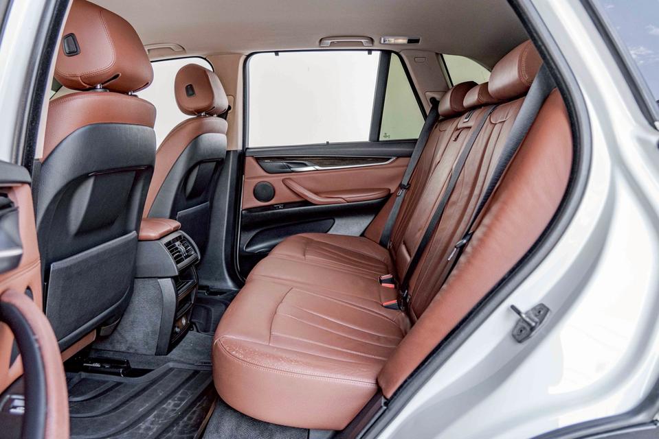 รหัสรถ NP4725 รุ่นรถ : BMW X5 SDRIVE25Dปีรถ : 2015 14