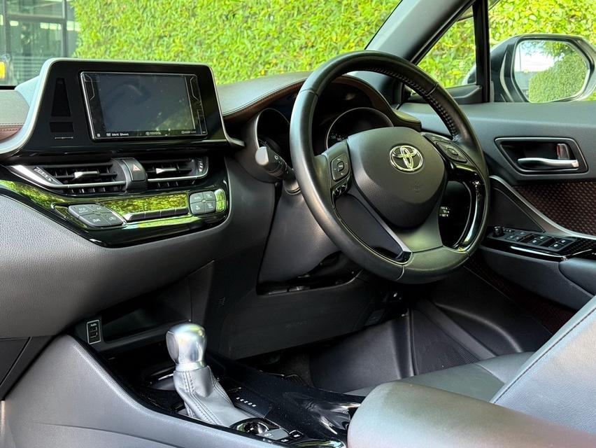 2019 TOYOTA CHR HV รถมือเดียวออกป้ายแดง รถวิ่งน้อย เข้าศูนย์ตามระยะ รถไม่เคยมีอุบัติเหตุครับ 12