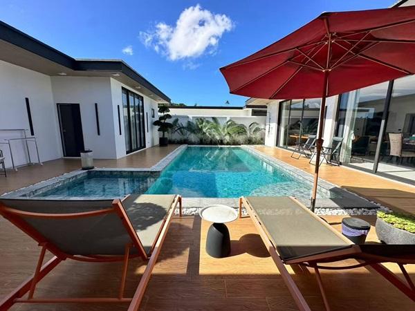 Luxury villa with a private swimming pool for sale in Phuket City. Conveniently 1