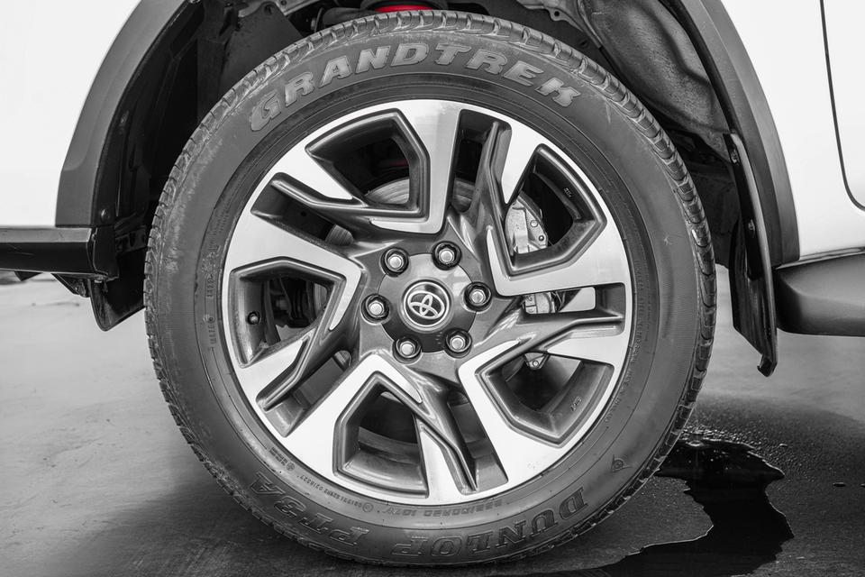 2022 TOYOTA FORTUNER 2.4 LEGENDER BLACK TOP 4WD SUV สีขาว-ดำ เลขไมล์ 34323 กม. 18