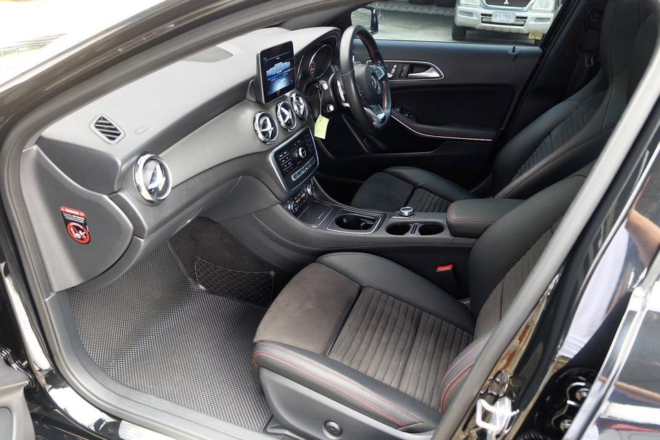 Mercedes-Benz GLA 250 AMG หลังคาแก้ว ปี 2020 Sาคาเพียง 798,000.- 12