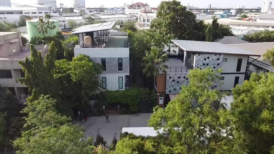 ด่วนให้เช่า ออฟฟิศหรู ระดับพรีเมียม 3 ชั้น ติดคลอง ทำเลทอง บางนา-สุขุมวิท 105 พร้อมย้ายเข้า 2