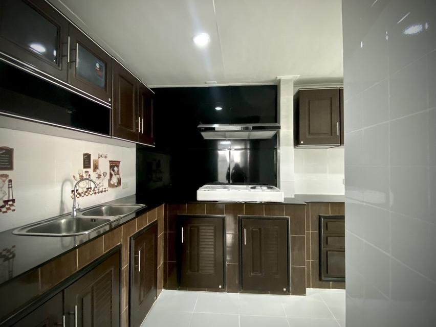 Selling Baan klang Saun  Pattaya 13