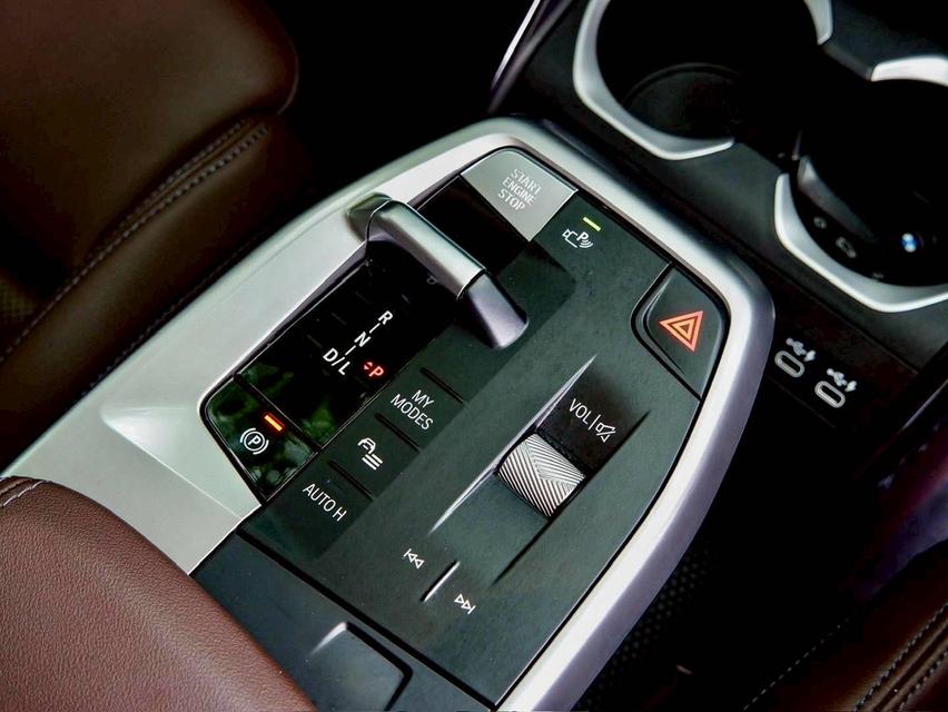 รหัสรถ PR2747 + BMW X1 (U11) sDrive 20I X Line จดทะเบียนปี 2025 วิ่งเพียง 10,000Km  8