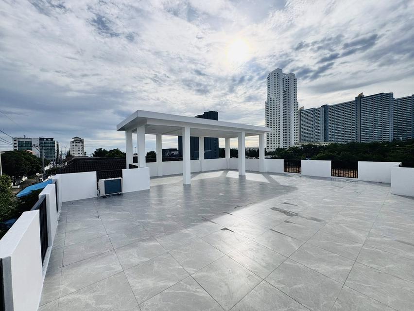 Seafront pool villa style modern Jomtien Beach 17.9 Million 20