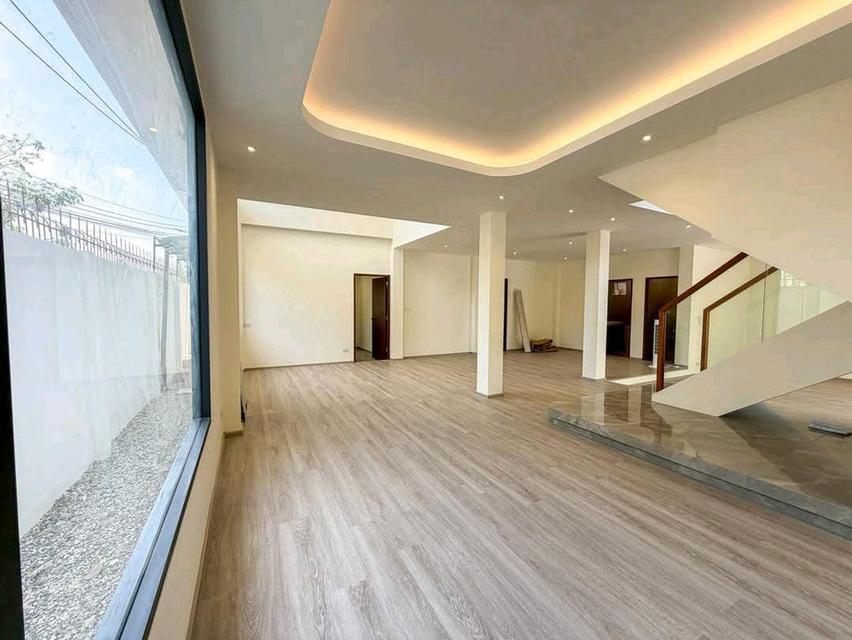 ขายบ้านเดี่ยว 2 ชั้น หลังมุม สไตล์ Modern Luxury สุขุมวิท 71 | 4 ห้องนอน พร้อมห้องนอนชั้นล่าง | สงบเป็นส่วนตัว | เดินทางสะดวก 10