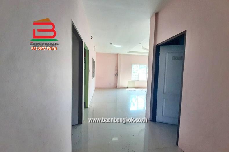 ที่ดินพร้อมบ้านเดี่ยว หมู่บ้าน แบนชะโด 2 แยก 10 เนื้อที่ 200 ตรว. ถนนประชาร่วมใจ แขวงทรายกองดินใต้ เขตคลองสามวา 6