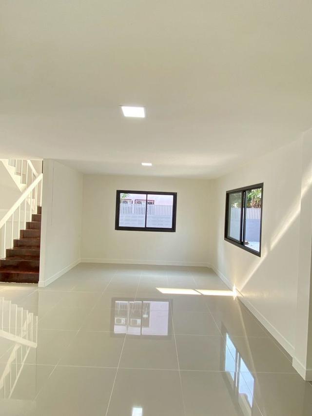 ขายบ้านเดี่ยว 2 ชั้น  เนื้อที่ 125 ตารางวา  หมู่บ้านเมืองเอกรังสิต ถนนพหลโยธิน ตำบลหลักหก อำเภอเมืองปทุมธานี จังหว 5