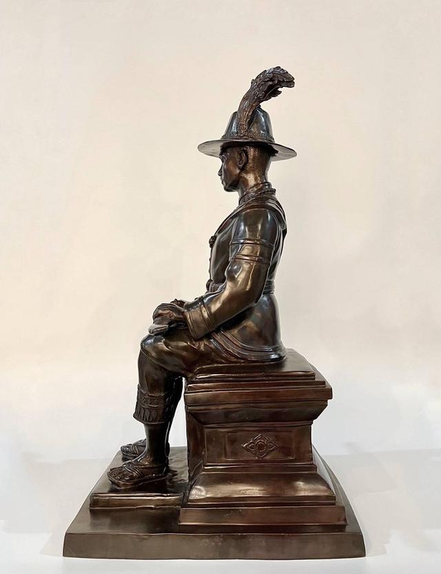 605.พระบรมรูปหล่อสมเด็จพระเจ้าตากสินมหาราช ทรงประทับนั่งบัลลังก์ หน้าตัก 14 นิ้ว 4