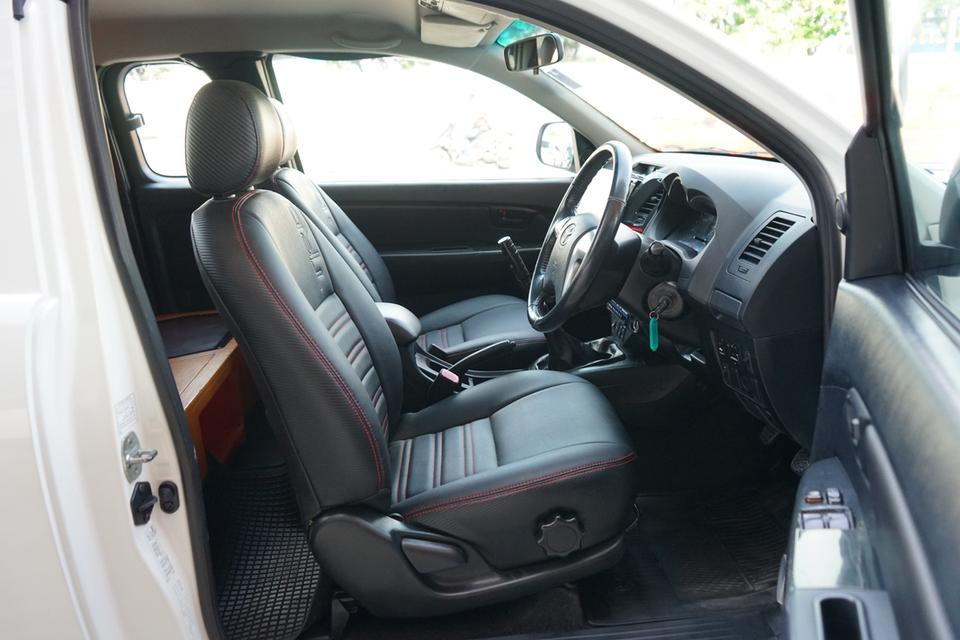 2015 TOYOTA VIGO 2.5E TRD 9