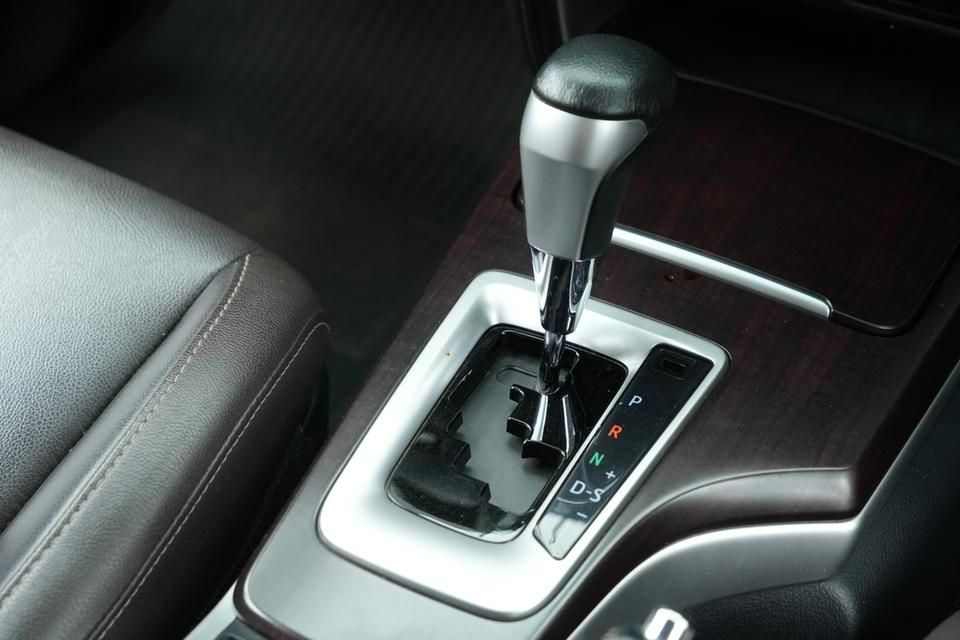 2020 TOYOTA FORTUNER 2.4 V 2WD SUV สีดำ เลขไมล์ 85055 กม. 8
