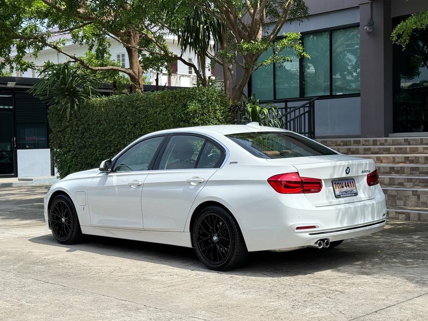 2018 BMW 330e รถมือเดียวออกป้ายแดง รถวิ่งน้อย เข้าศูนย์ทุกระยะ ไม่เคยมีอุบัติเหตุครับ 6
