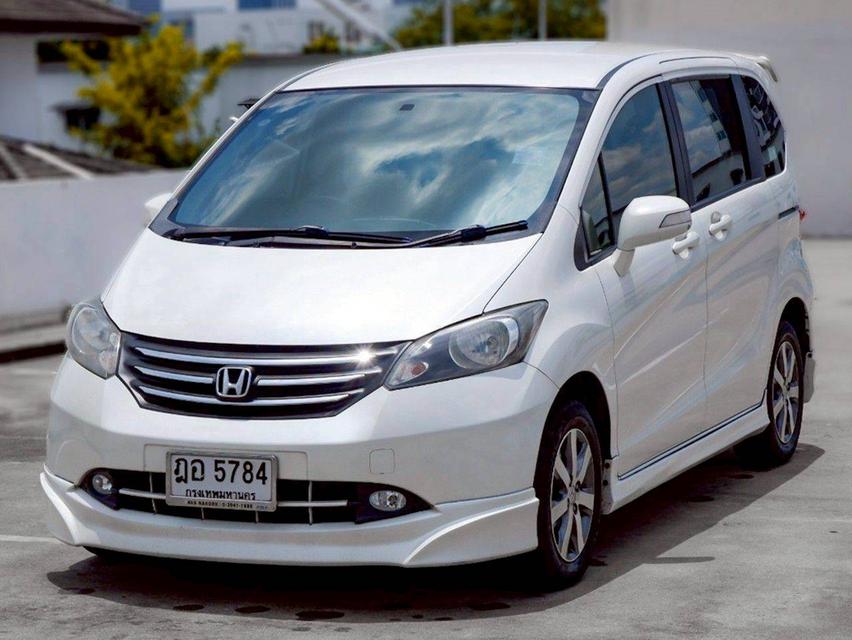 Honda Freed 1.5 SE เกียร์ Auto สีขาวมุก ปี 2010