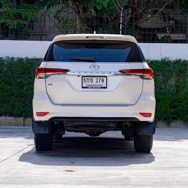 TOYOTA FORTUNER 2.8 V 2WD ปี 2016Fortuner โฉมใหม่ ตัว V ท็อปสุดขับ 2 มือเดียว สีขาวมุกแท้ สภาพสวยพร้อมใช้ รูปที่ 4