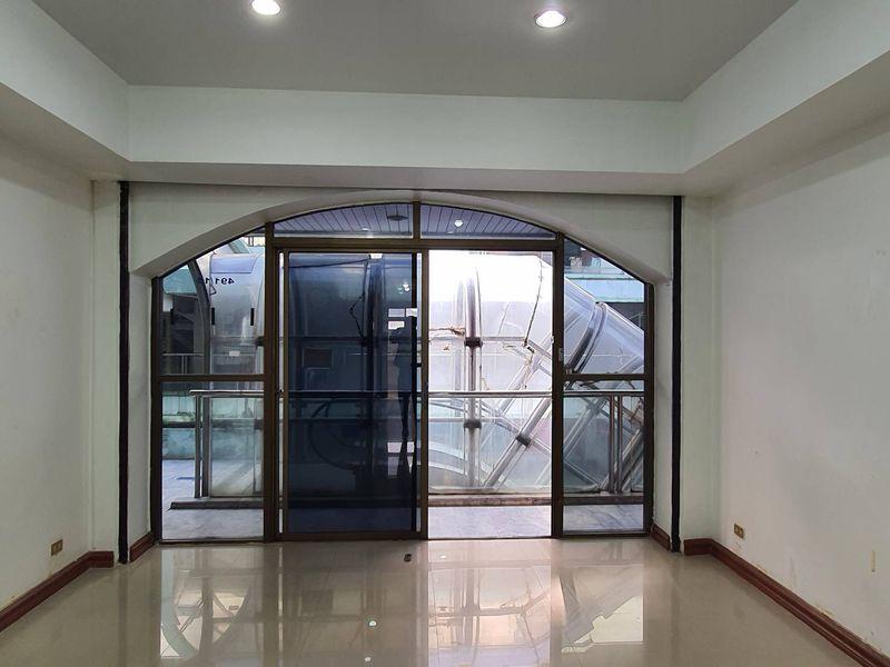 ขายตึกสีลมพลาซ่า ติดถนนสีลม ด้านหน้าเป็น#superrich#btsช่องนนทรี ราคาดีทำเลดี ติดต่อผึ้งรติ0619419639 9