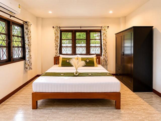 ให้เช่าบ้านโมเดิร์น2ชั้น 100ตรว. 5นอน3น้ำ เช่าลดเหลือ 26,000บ. เฟอร์ครบ เลี้ยงสัตว์ได้ แยกกองทราย บ้านจินดาวิลล่า ต.หนอง 7