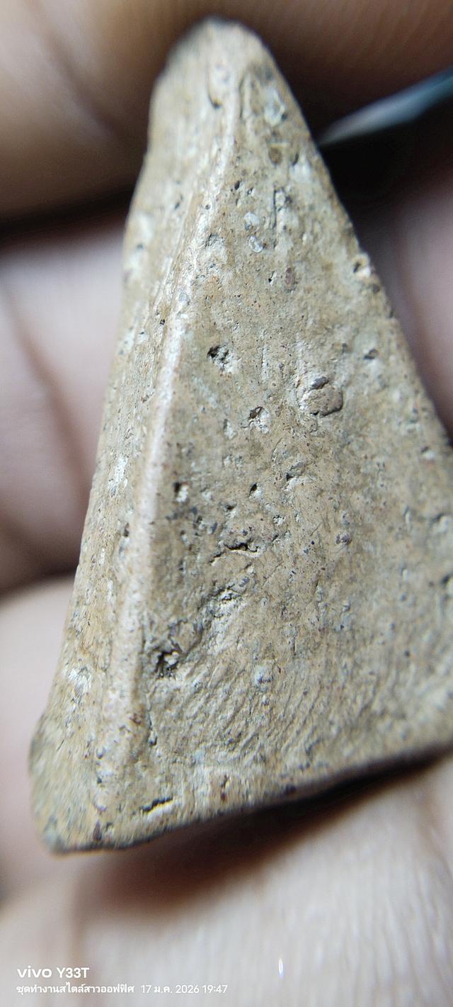 พระนางพญาเข่าโค้ง กรุกำแพงเพชร รูปที่ 17