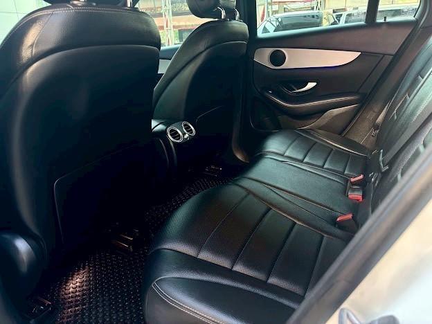 Benz GLC220d ปี 2023 สีขาว ไมล์น้อย รูปที่ 9
