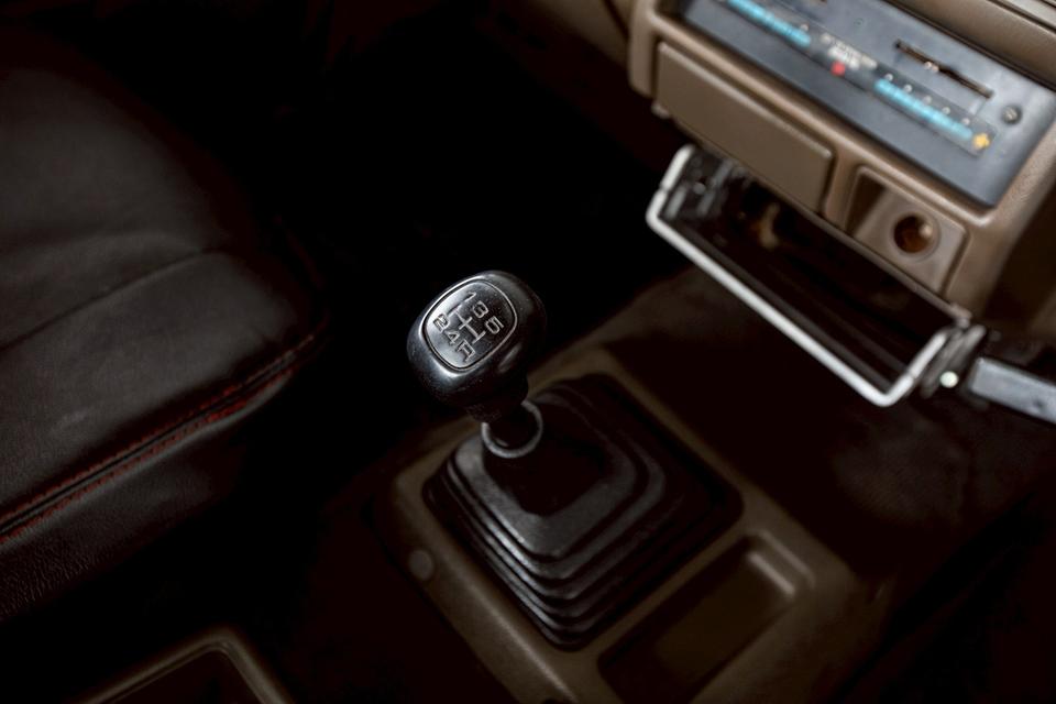 Isuzu Space Cab 2.5L ดีเซล ปี 1993 สีเทา เกียร์ธรรดา  18
