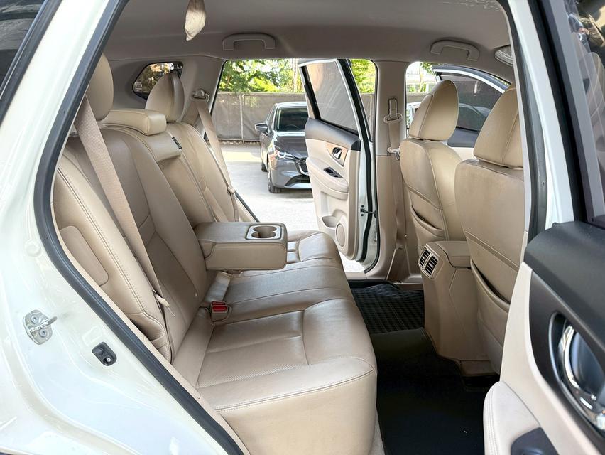 ขายรถ nissan X-Trail 2.0 HYBRID ปี 2017 สีขาว เกียร์ออโต้ 10