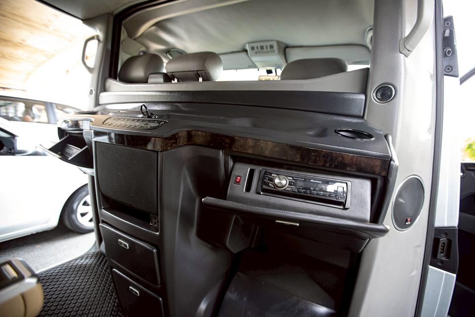 VOLKSWAGEN CARAVELLE 2.0 TDI ดีเซล 2013 สีเทา ประตูไฟฟ้า รูปที่ 16