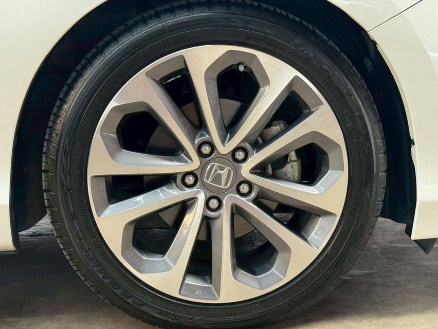 HONDA ACCORD 2.0 EL ปี2018 รถมือเดียว ออกห้างป้ายแดงมา บุ๊คครบ เช็คศูนย์ทุกระยะ 9