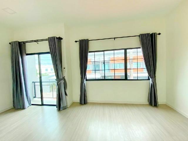 BTS วุฒากาศ 4.9 กม. เช่า-ขายทาวน์เฮ้าส์ 2 ชั้น 18 ตร.วา. 145 ตร.ม.รร.นานาชาติเบซิส กรุงเทพ 6.5 กม.2 บิ๊กซี ดาวคะนอง 3.3  6
