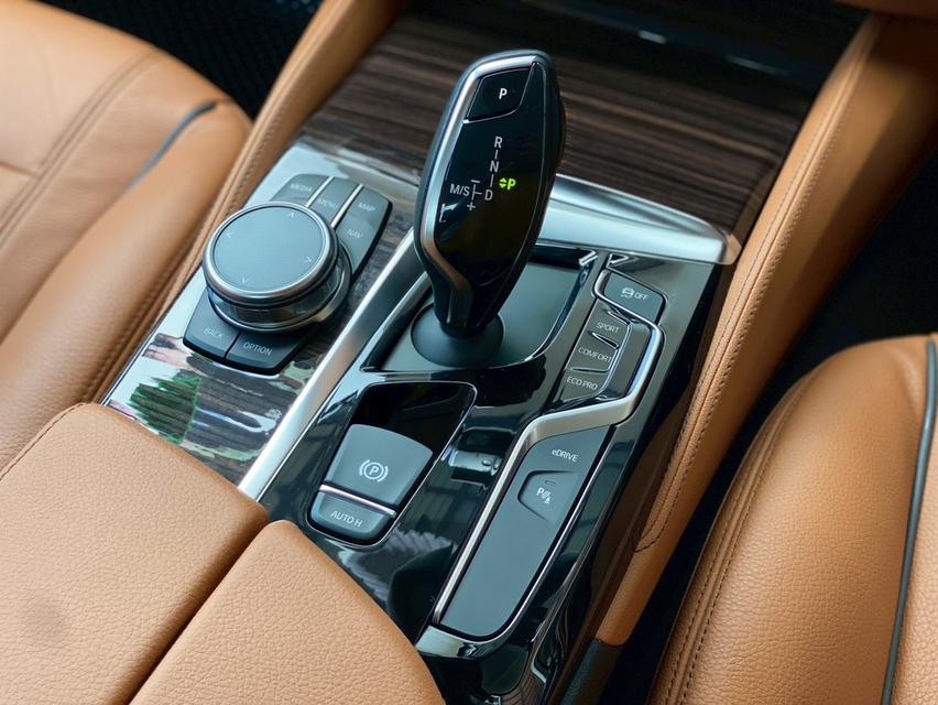 รหัสรถ PBG9999 BMW530e Luxury 2018 สีขาว 12