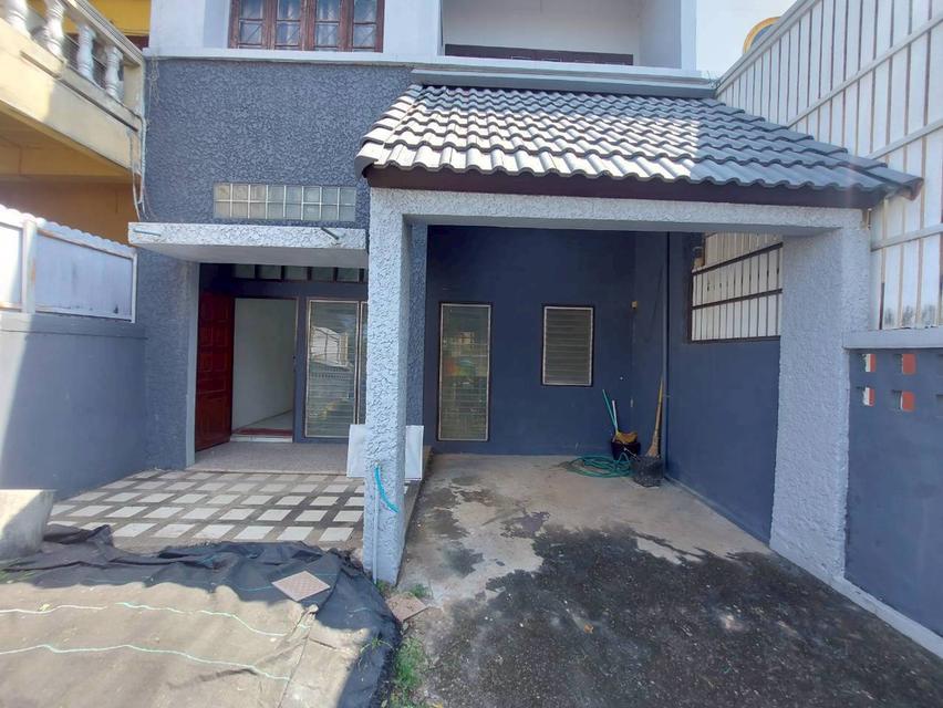 ขายบ้านทาวน์เฮ้าส์ 2 ชั้น หมู่บ้านชมฟ้า-วรางกูล คลอง2 ซอยรังสิต-นครนายก64 4