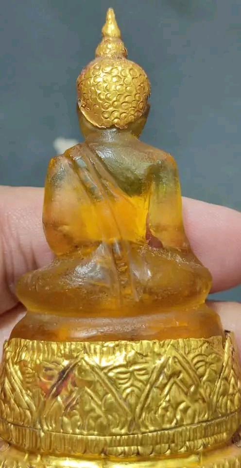 พระแก้วเลี่ยมฐานทองคำ