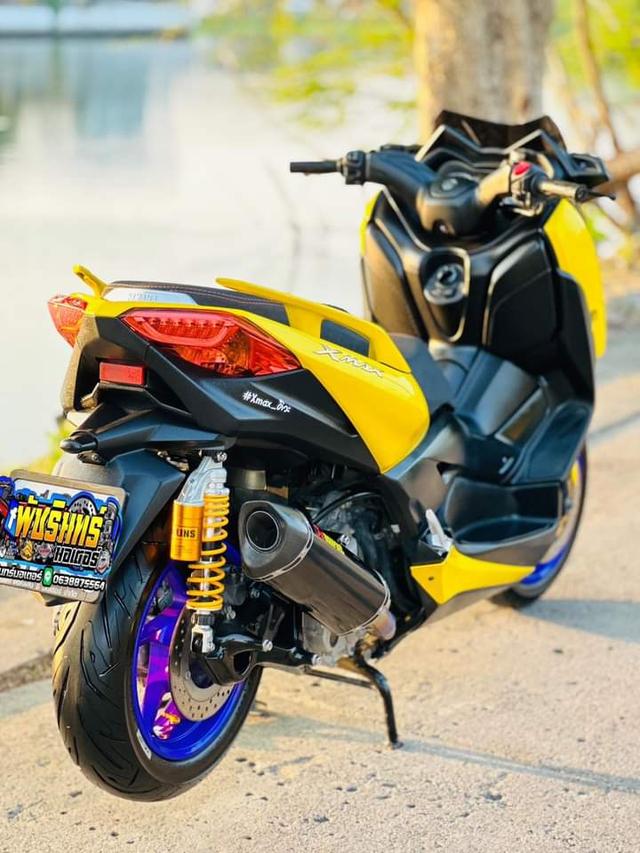 Yamaha Xmax สีเหลืองสดใส