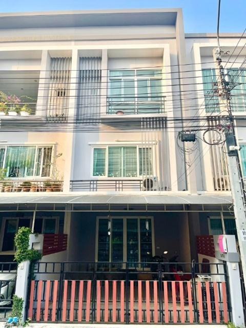 ให้เช่าทาวน์โฮม 18 ตร.วา.220 ตร.ม. 3ชั้น MRTแคราย 1.4 กม.3นอน 4น้ำ MRTสนามบินน้ำ 1.1กม.พร้อมเฟอร์ 4แอร์ เดอะมอลล์ งามวงศ 1