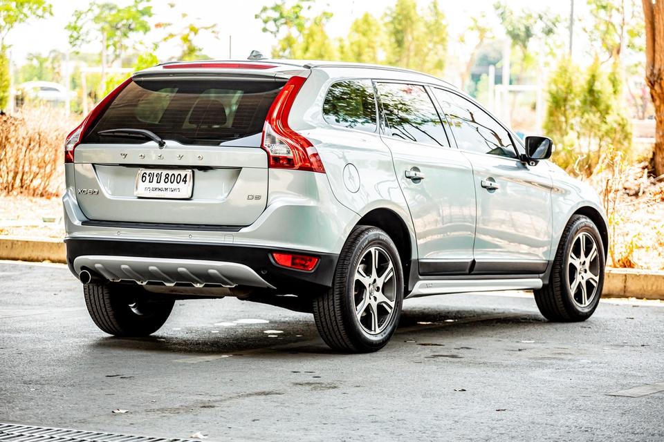 Volvo Xc 60 D3 2.0 ปี 2011 เครื่องยนต์ ดีเซล เกียร์ AT  สีเทา มือเดียวป้ายแดง 4