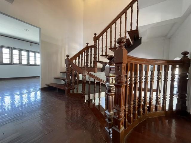 ขายบ้านเดี่ยว 4 ชั้นเล่นระดับ เนื้อที่ 105 ตรว หมู่บ้านอยู่เย็น 2 รามอินทรา 34 บ้านหันทิศใต้ ใกล้เลียบด่วน บ้านสวยสง่าเด 5