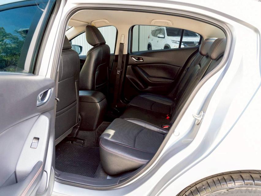 Mazda 3 2.0S ปี 2015 ♨️ #ประกันเครื่องเกียร์หลังการขาย3ปี / 30,000km. ♨️ 11