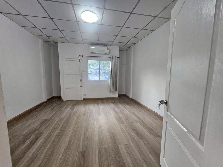 ขายทาวน์เฮาส์ 2 ชั้น หมู่บ้านปรีชา 8 บ้านรีโนเวทใหม่พร้อมอยู่ ราคาดีมาก (N.1936) 13